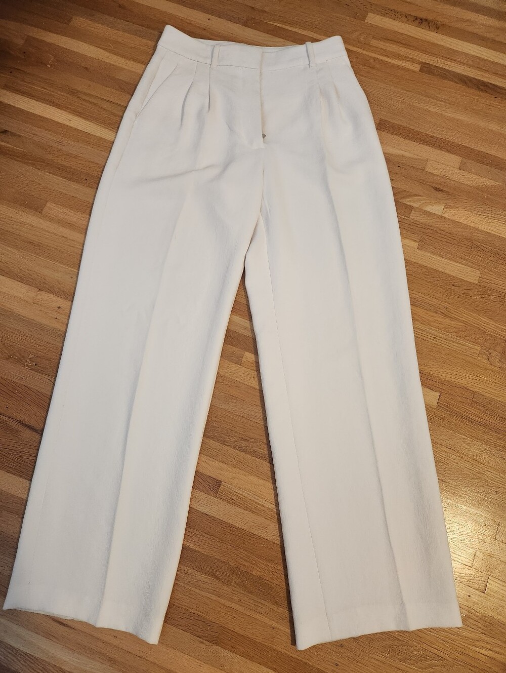 Aritzia Effortless Pant - Crepette Size 6 Short